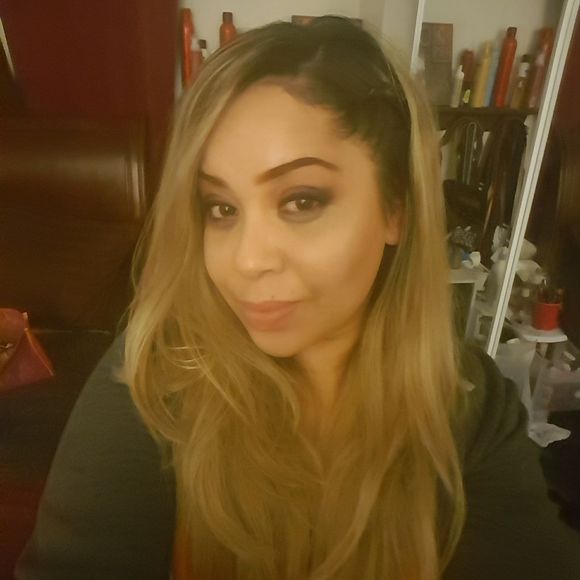 Meet your Posher, Flora - Picture 1 of 1